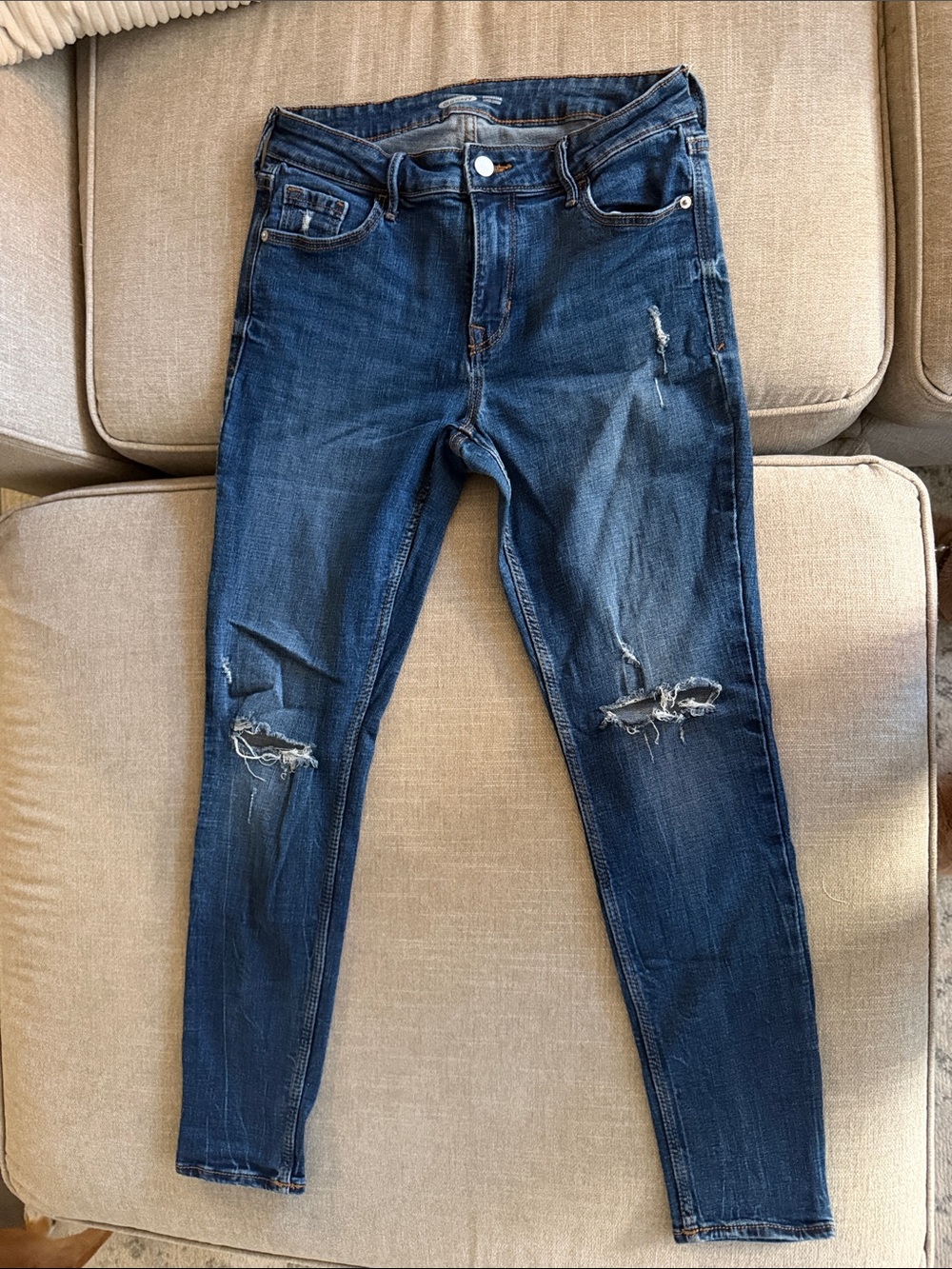 Old Navy Rockstar Distressed Super Skinny Jeans